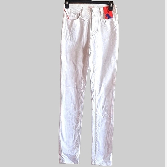 Women's White Basic Cotton Jean - Picture 6 of 6